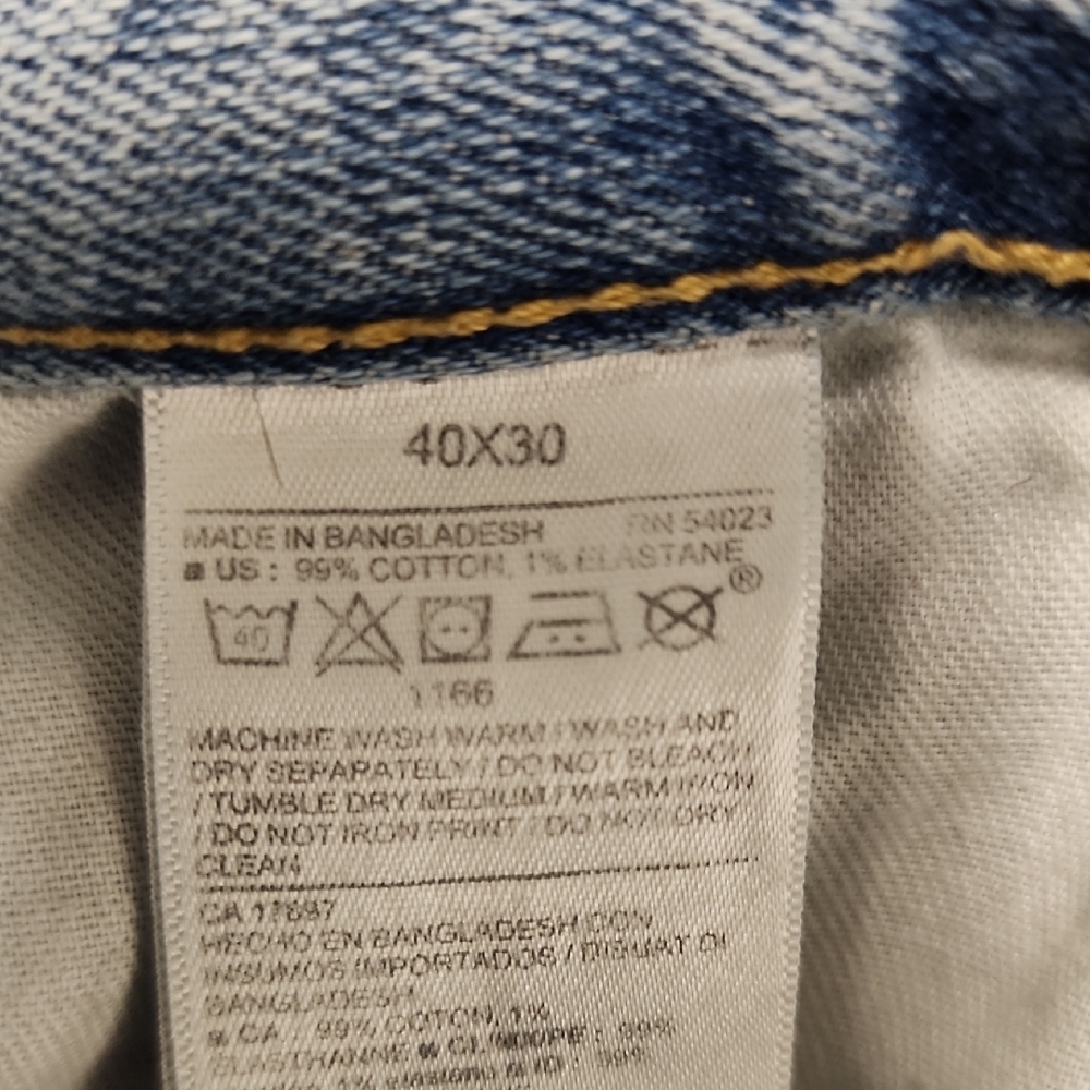 Old Navy Men's Light Blue Relaxed Jeans - Picture 15 of 15